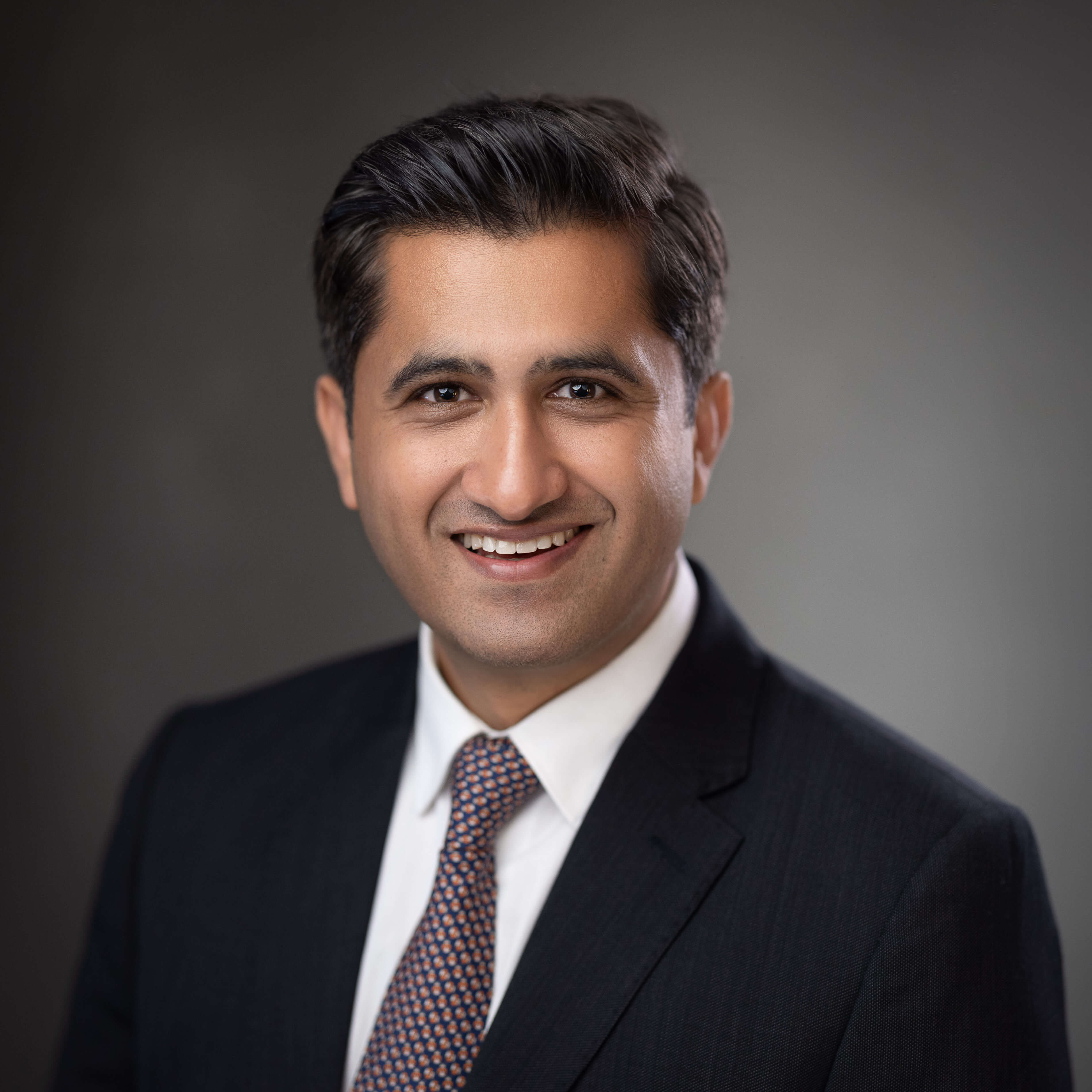 Dr Fahad Zafar, periodontist and implant dentist in Dublin